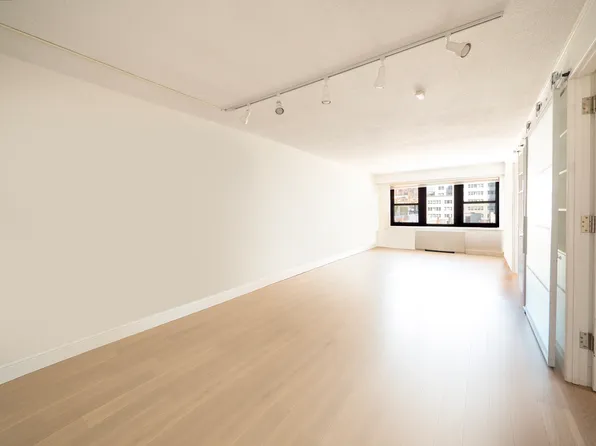 520 East 81st Street image 4 of 9