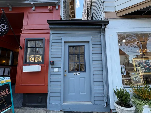 239 Main St APT 3, East Greenwich, RI 02818