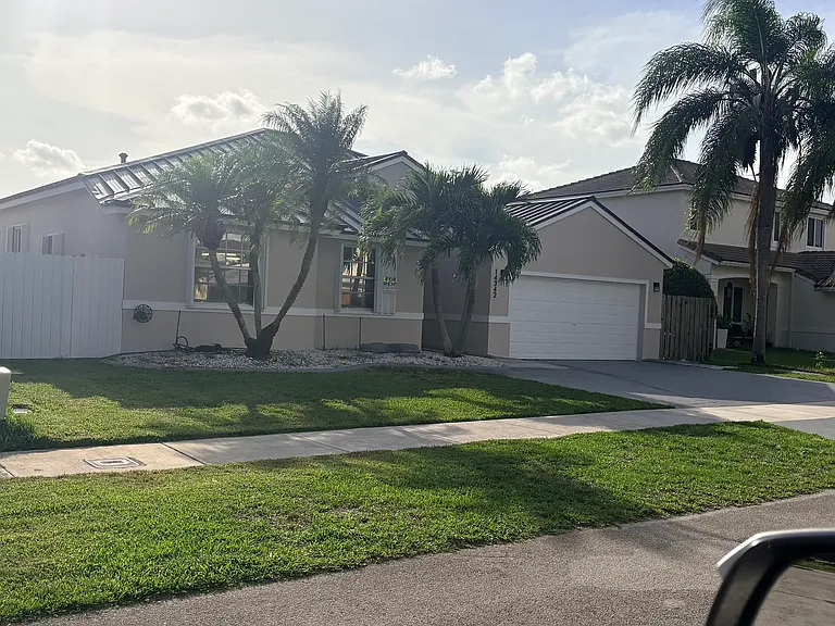 14342 SW 159th Ct — Photo 2
