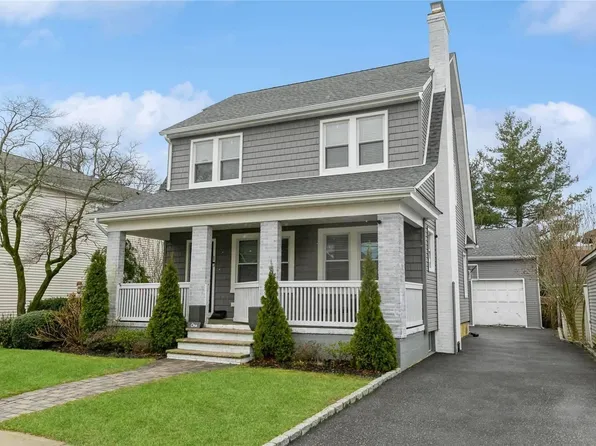 1 Jackson Pl., Hewlett, NY 11557
