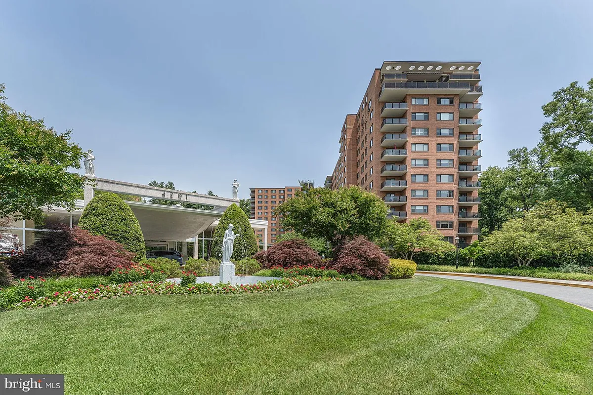 Building Photo - 4201 Cathedral Ave NW #303E