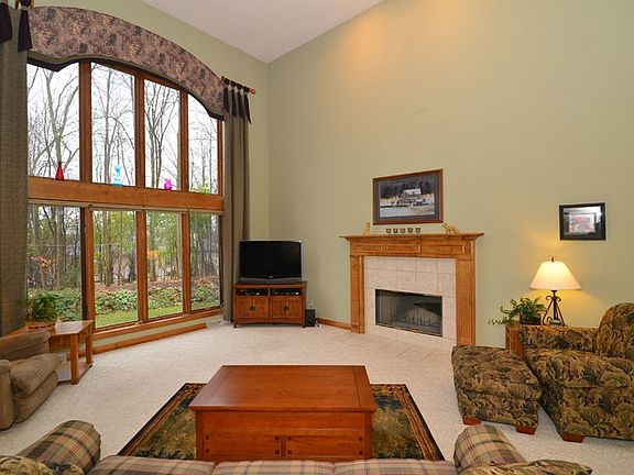 5th image of N72W24203 S Woodsview Dr