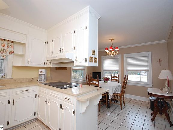 4th image of 121 Forest Park Dr