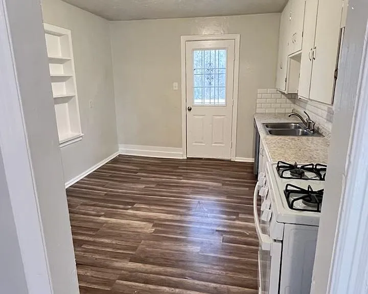 4129 S Union Ave — Photo 2