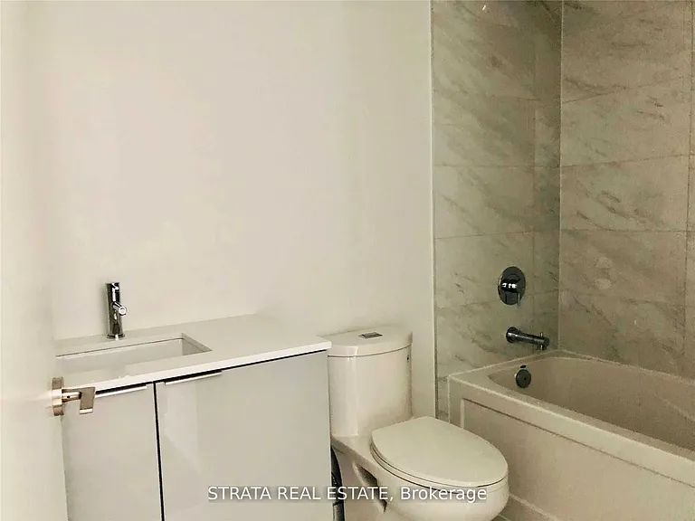 15 Queens Quay E #2201 — Photo 6