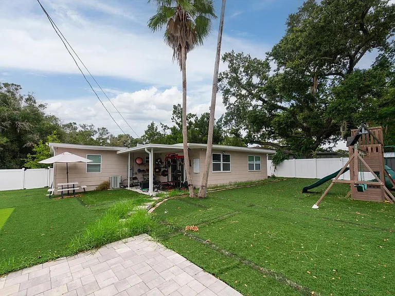 1349 Woodbine St — Photo 35