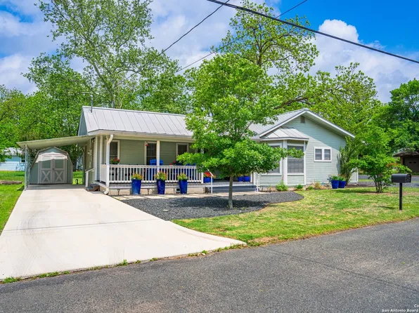 808 N Crockett St, Fredericksburg, TX 78624