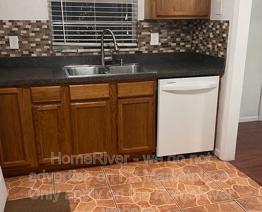 4th image of 914 Rangeline Rd