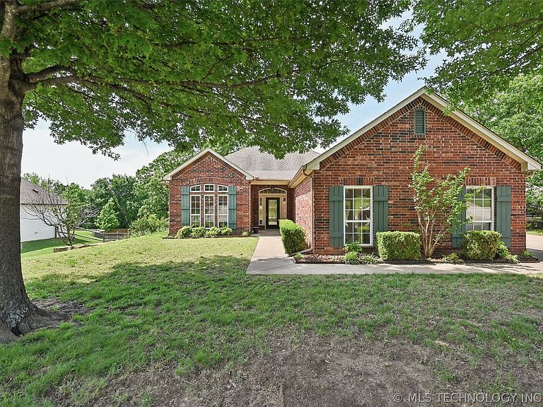 Listing photo 3