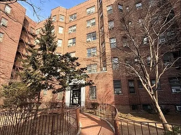 6141 Saunders St APT B67, Flushing, NY 11374