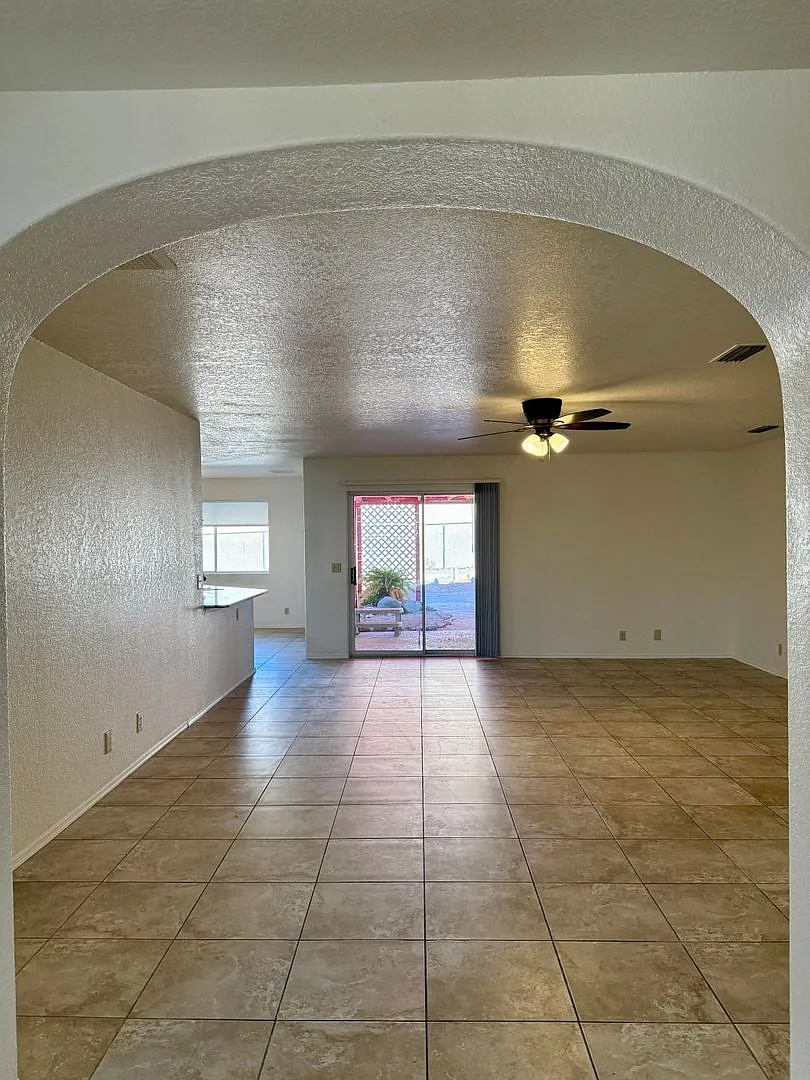Long term - unfurnished - RV parking - Recently updated — Photo 4