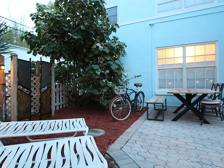 90 SE 5th Ave #5 — Photo 16