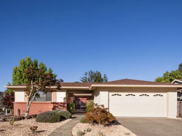 8833 Oakmont Drive, Santa Rosa, CA 95409