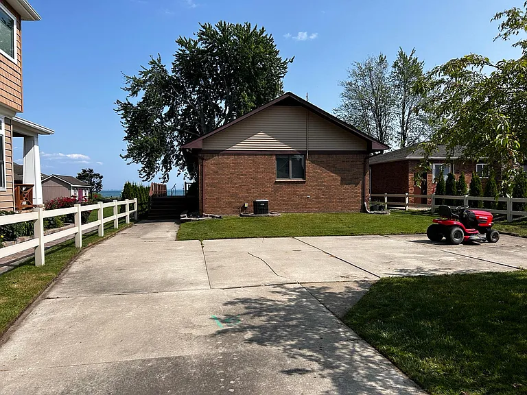 49334 Bayshore Dr — Photo 2