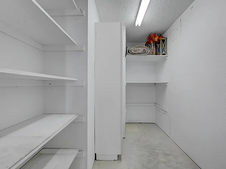 7085 Palmyra Ave — Photo 18