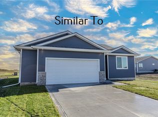 610 NE Meadow Landing Dr, Ankeny, IA 50021