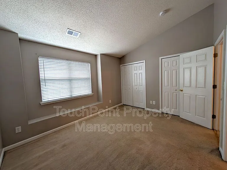 13612 Meade Glen Ct — Photo 11