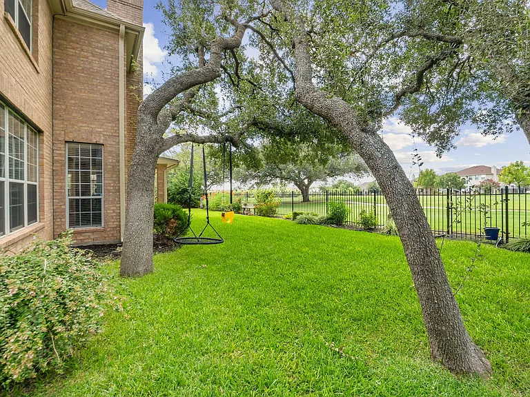 2147 Hilton Head Dr — Photo 28