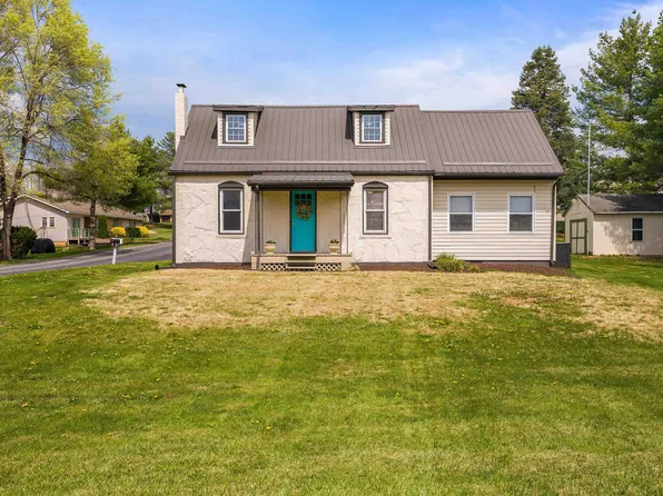 15 Romaine Ln, Stuarts Draft, VA 24477