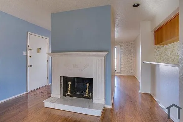 2 bed, 987 sqft, $2,100 — Photo 3