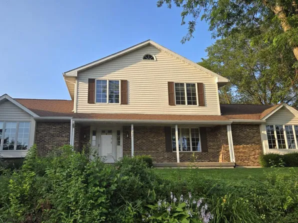 717 Carleton Drive, Lancaster, WI 53813