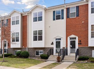 422 Regency Ln W, Hopkins, MN 55343