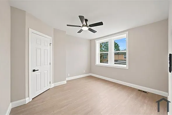 914 E Stafford St — Photo 12