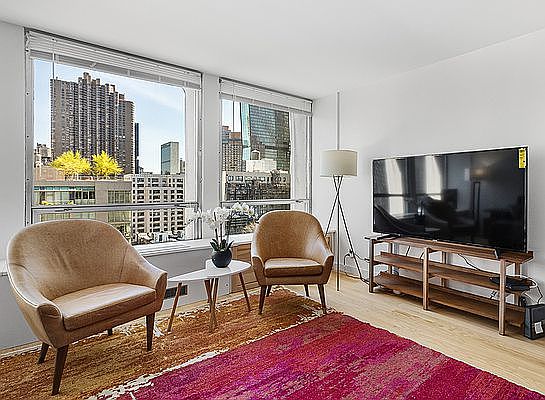 4th image of 300 E 33rd St APT 11D
