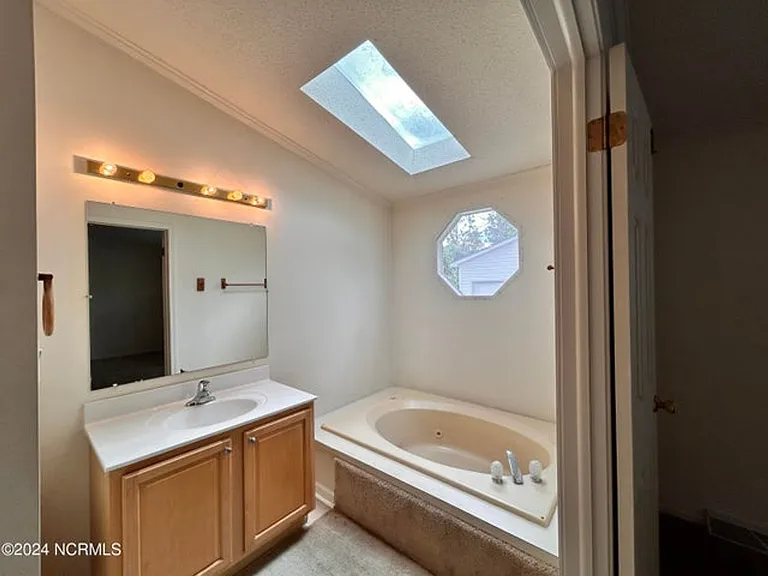 1075 Captains Ct — Photo 15