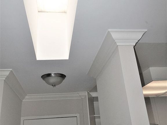 3rd image of 15040 Moorpark St APT 303