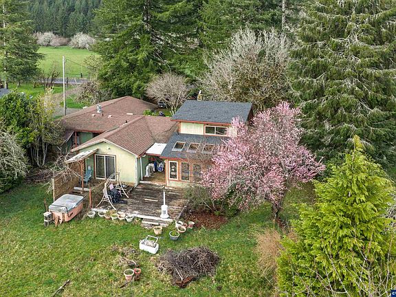 3rd image of 1377 Moonshine Park Rd