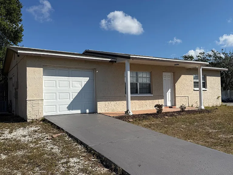 8649 Paxton Dr — Photo 2