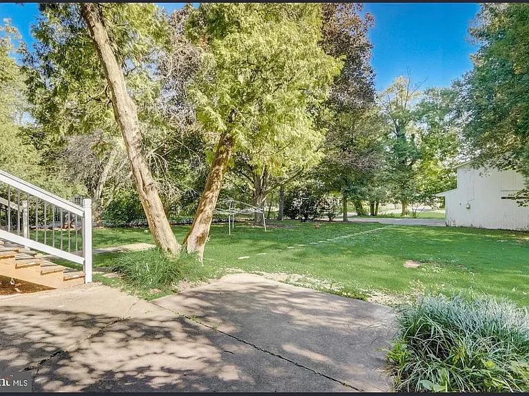 31 W Maple Ave — Photo 6