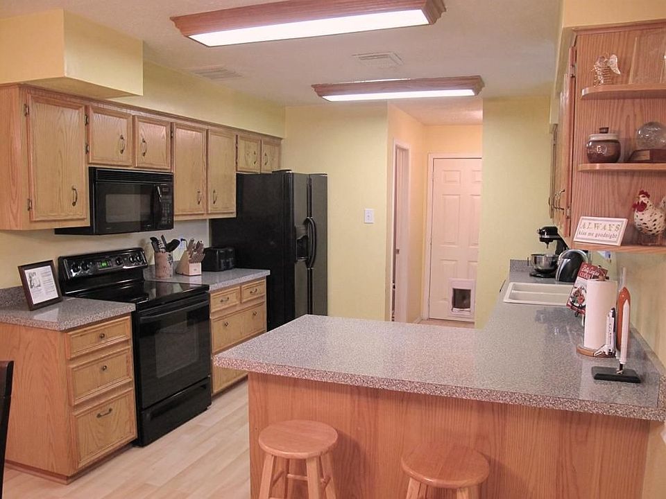 1st image of 103 Sweetgum Dr
