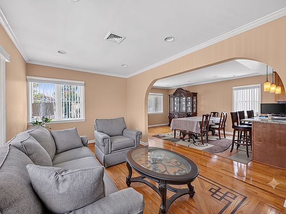 3rd image of 4367 Wickham Ave
