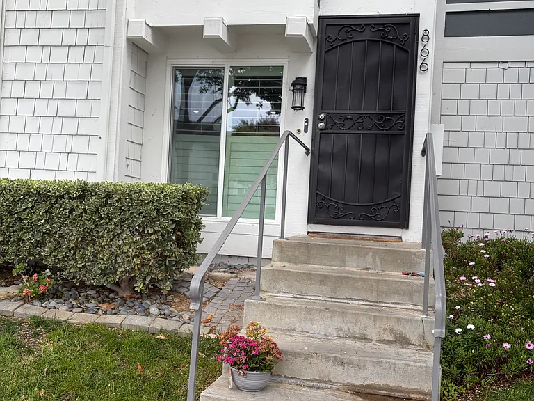 866 Marigold Ct — Photo 8