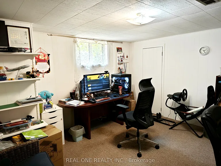 275 Parkview Ave — Photo 15