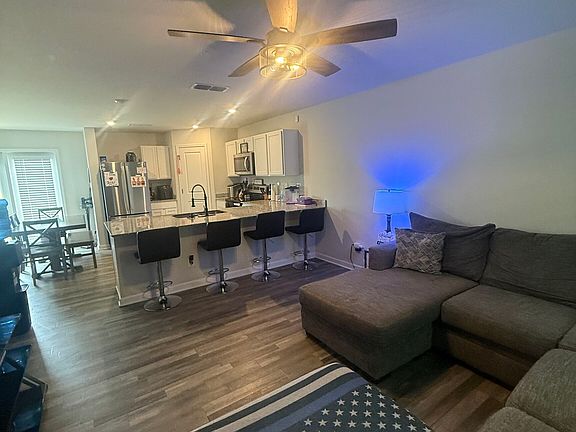 2nd image of 133 Maple Dr