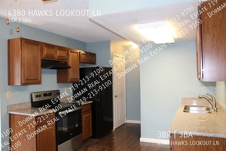 Cherubic Townhome in Gated Community! — Photo 4