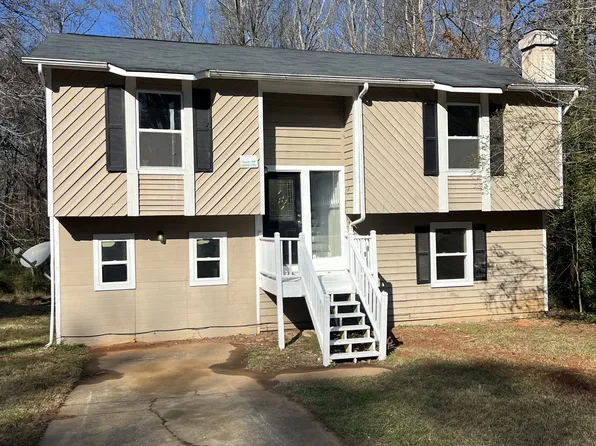 853 Hemingway Rd, Stone Mountain, GA 30088