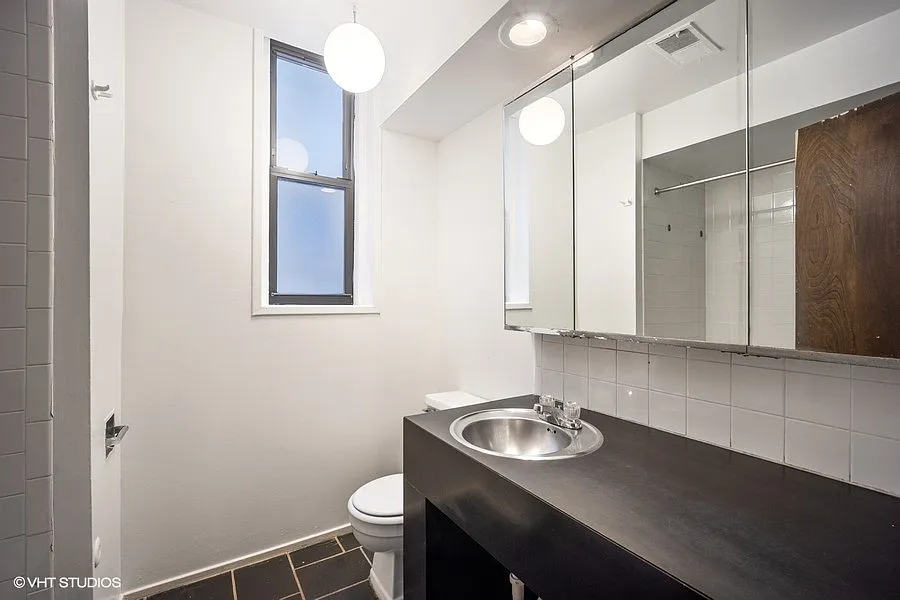 600-06 W Surf St — Photo 3
