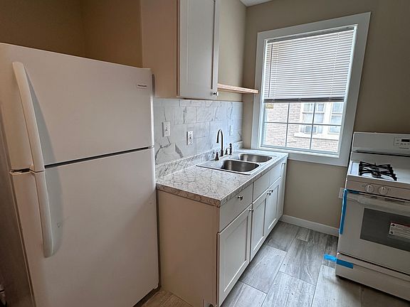 3rd image of 1460 Jackson Ave #103-104-204