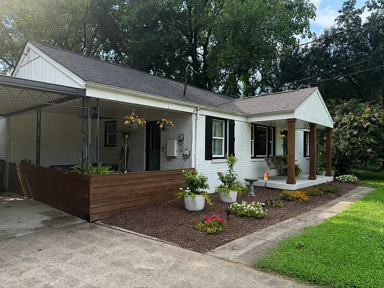 2201 Sandra Dr — Photo 2