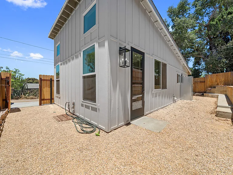 4164 Violet St — Photo 3