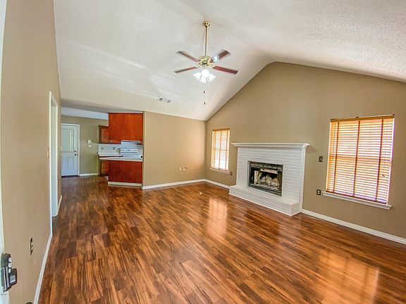 3rd image of 5917 Juniper Dr
