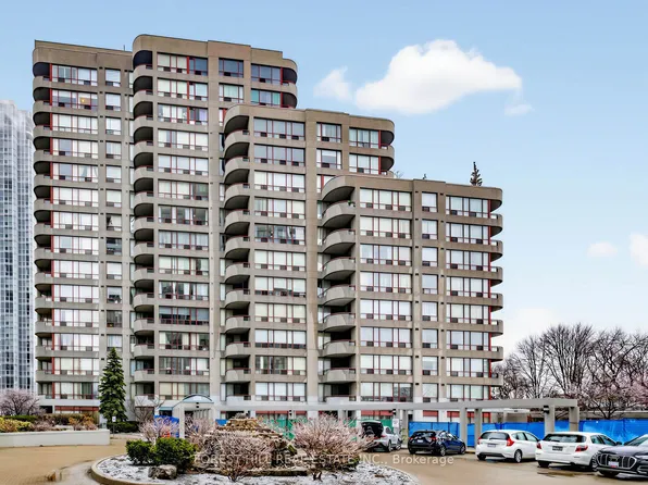 5785 Yonge St #Penthouse 404, Toronto, ON M2M 4J2