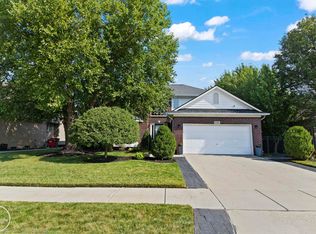 21301 Savannah Dr, Clinton Township, MI 48036