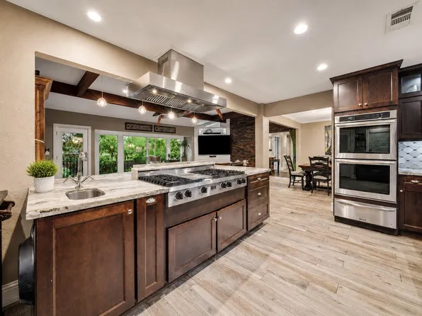 5 Tree Frog Dr, Houston, TX 77074