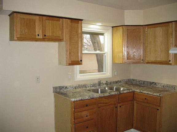 3rd image of 3225 Sablewood Dr #B
