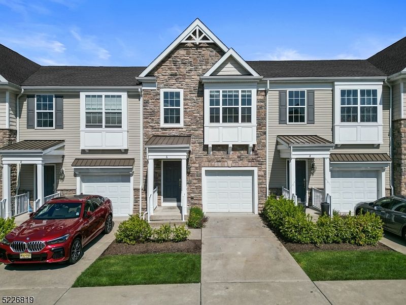 1st image of 6 Burdett Ct